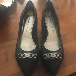 Anne Klein flex kitten heel